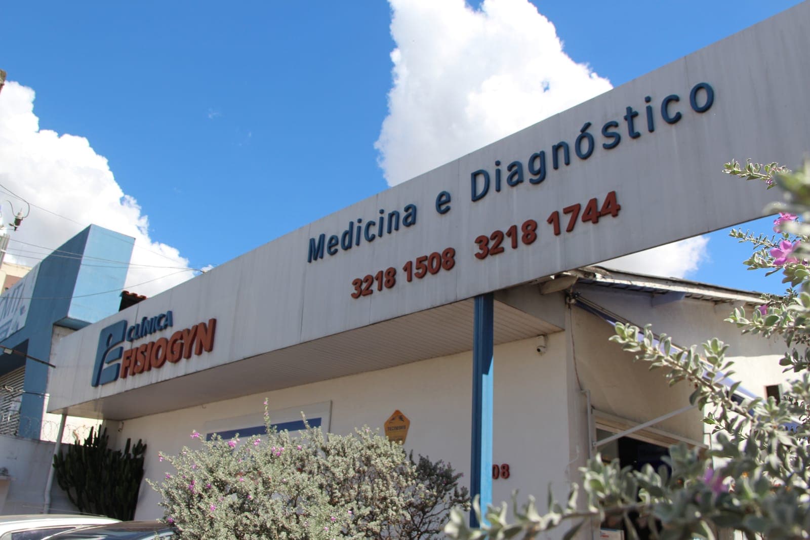 Fachada da Clínica Fisiogyn, onde o Dr. José Victor atende, na Rua 94, Setor Sul, Goiânia